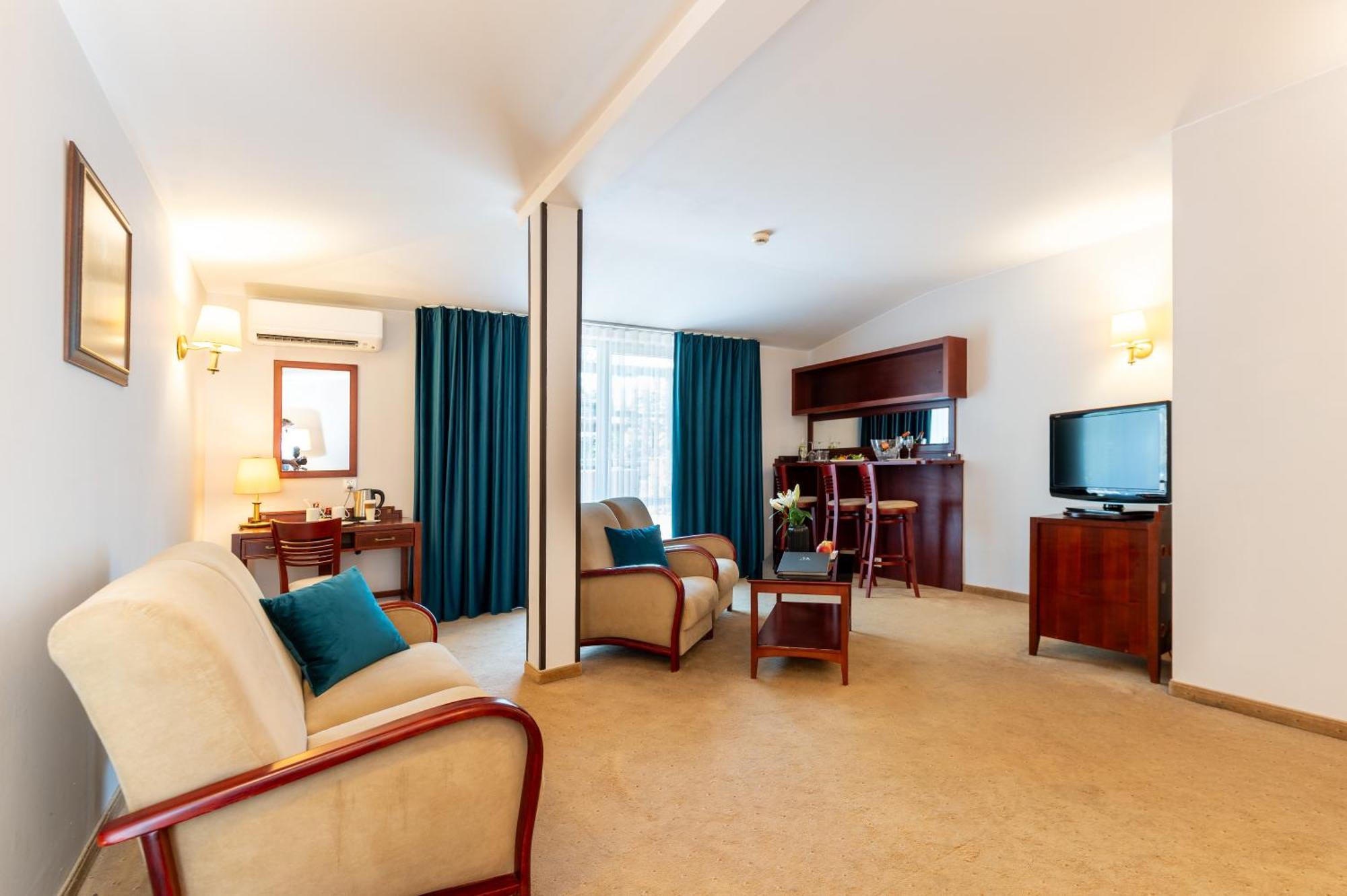 Hotel Moscicki Спала Екстериор снимка