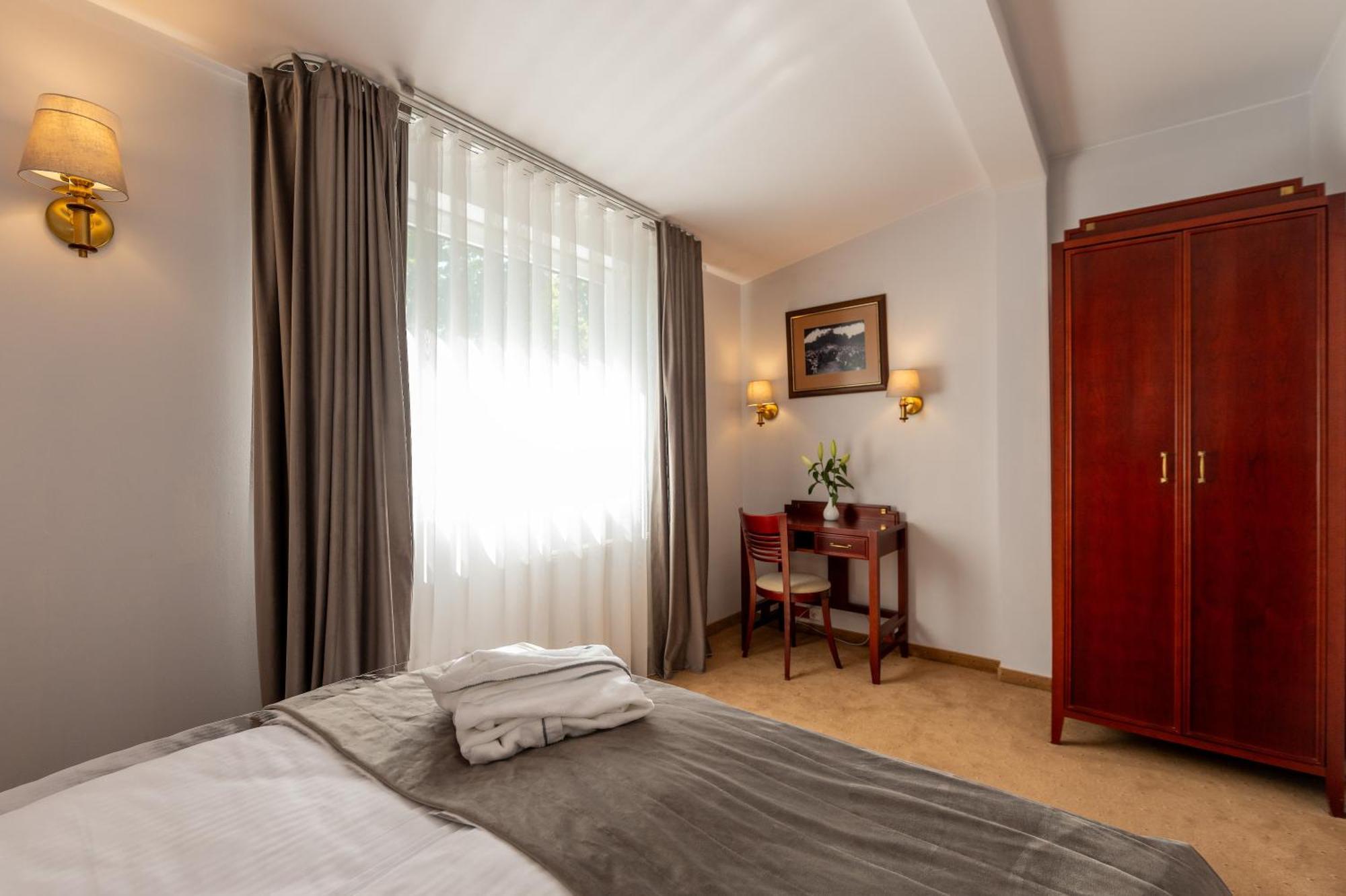 Hotel Moscicki Спала Екстериор снимка