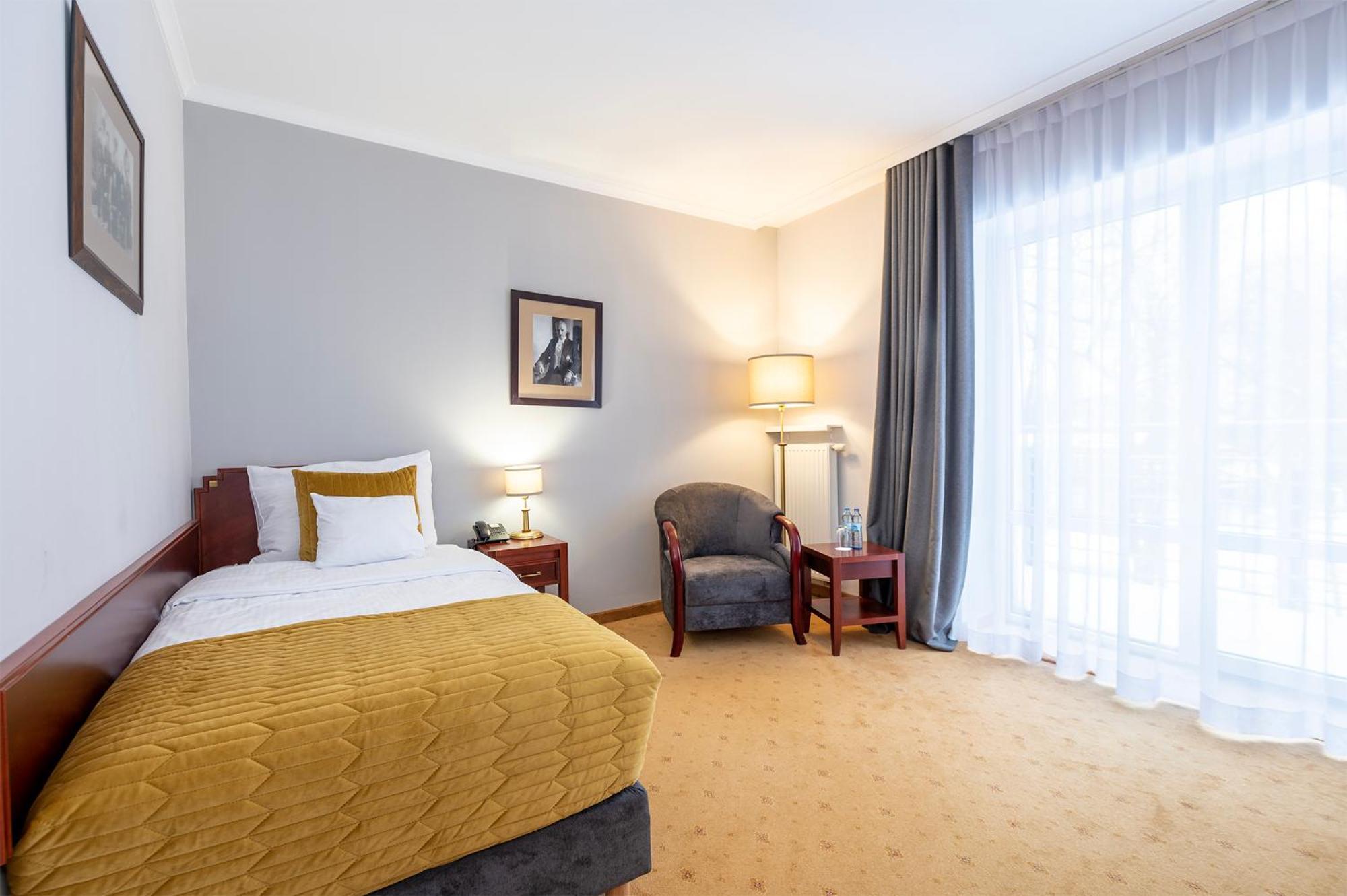 Hotel Moscicki Спала Екстериор снимка