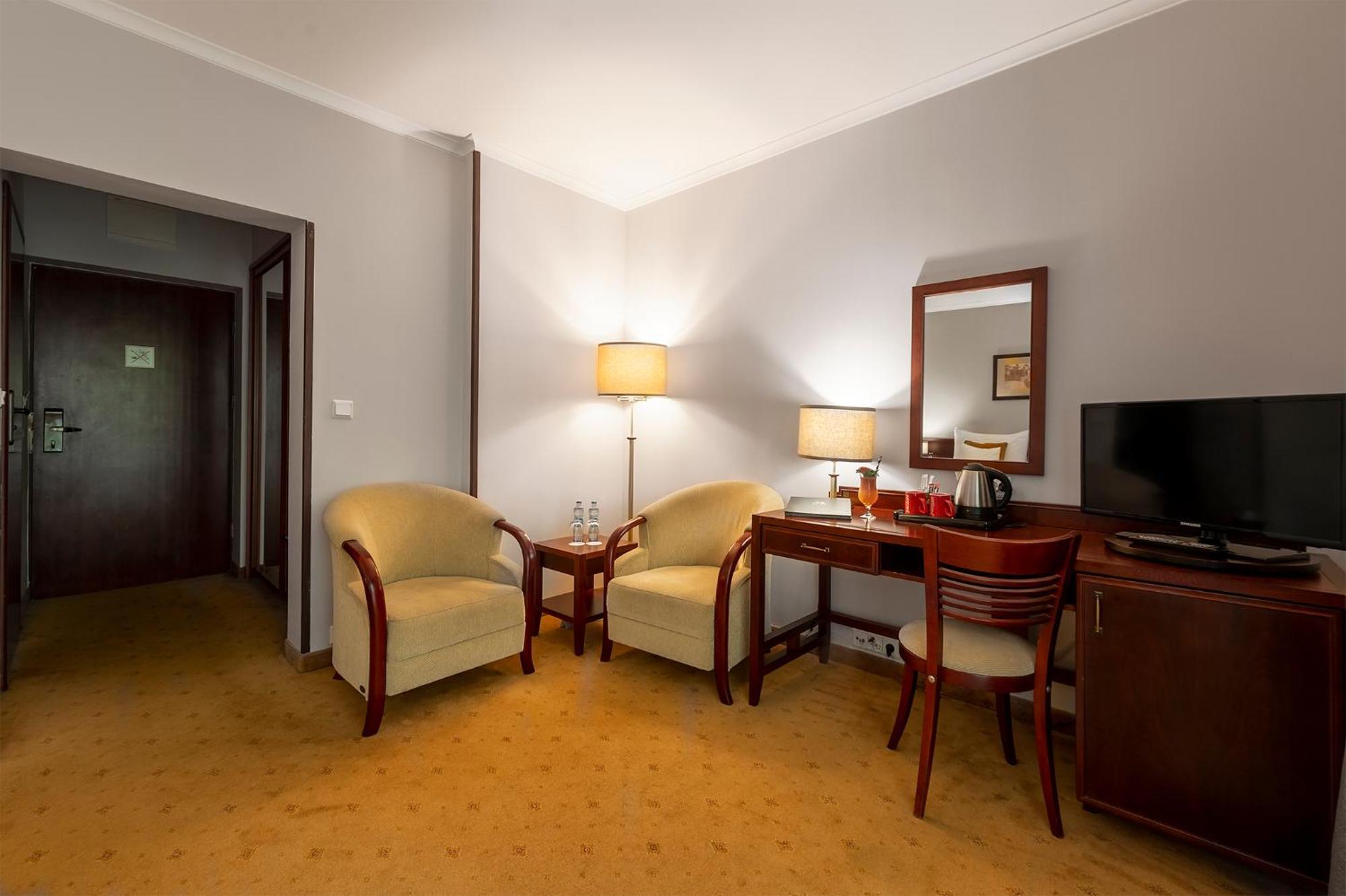 Hotel Moscicki Спала Екстериор снимка