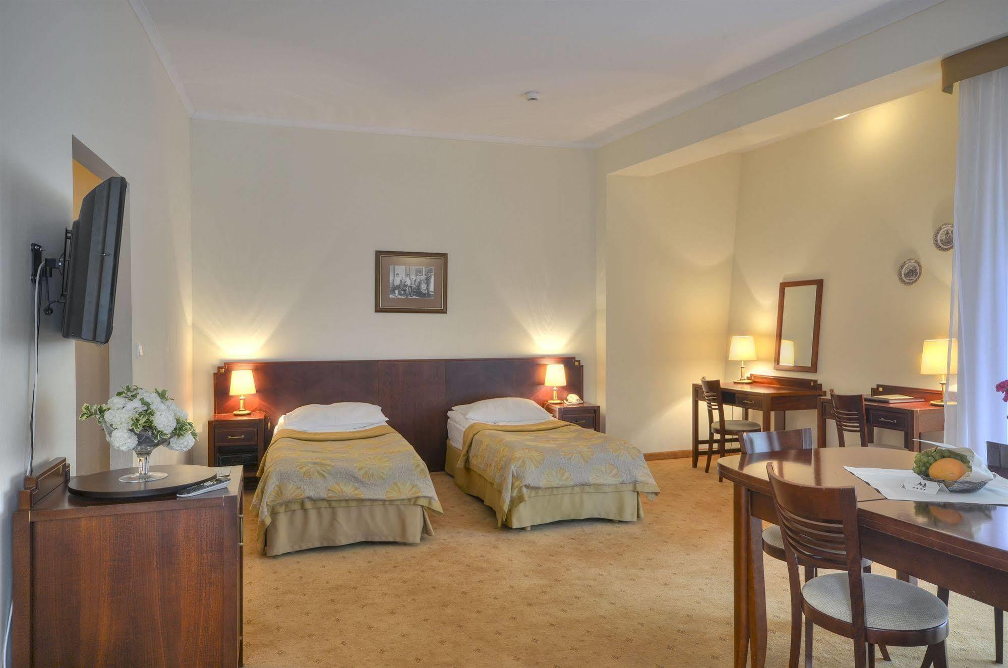 Hotel Moscicki Спала Екстериор снимка